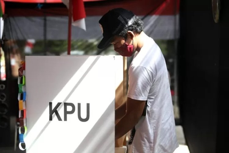 Pilkada Ditunda, DPR dan KPU Tidak Sepakat, Ketua Bawaslu RI Panen Kritik  Junimart Girsang : Ya lu awasin aja itu, gitu loh
